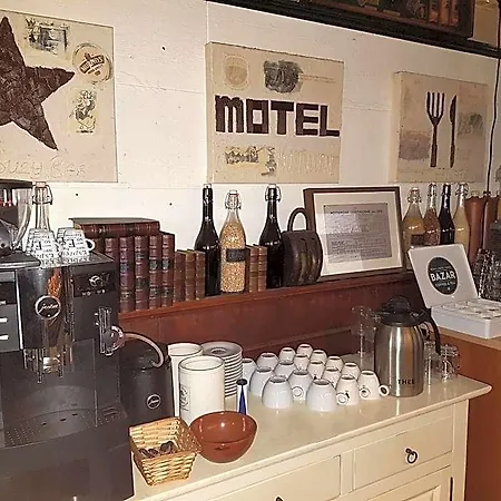 Motel Oostvoorne מוטל 3*