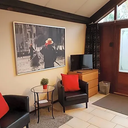 Motel Oostvoorne מוטל 3*
