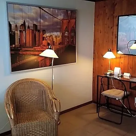 Motel Oostvoorne מוטל 3*