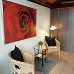 Motel Oostvoorne 우스트부르네