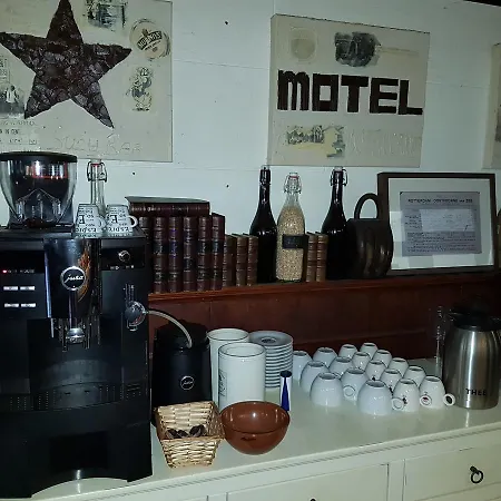 モーテル Motel Oostvoorne